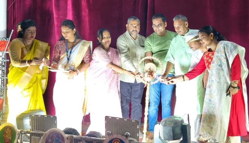 श्रीकृष्ण जन्मोत्सव नयी पीढ़ी को संस्कारित करने का अद्वितीय माध्यम : प्राचार्या