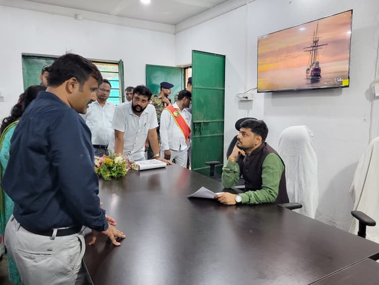 Dhanbad News : उपायुक्त ने किया टुंडी व गोविंदपुर स्थित कृषक पाठशाला का निरीक्षण