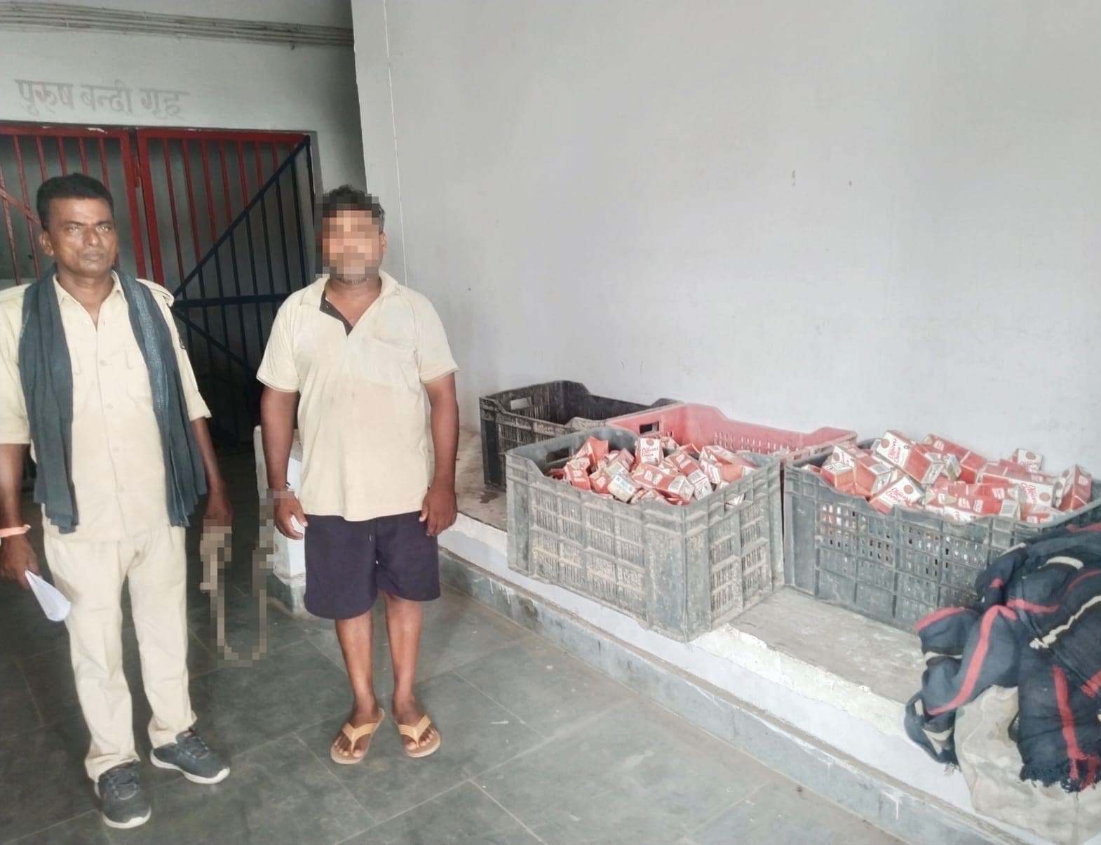 254 लीटर शराब बरामद, तस्कर सहित टेंपो जब्त