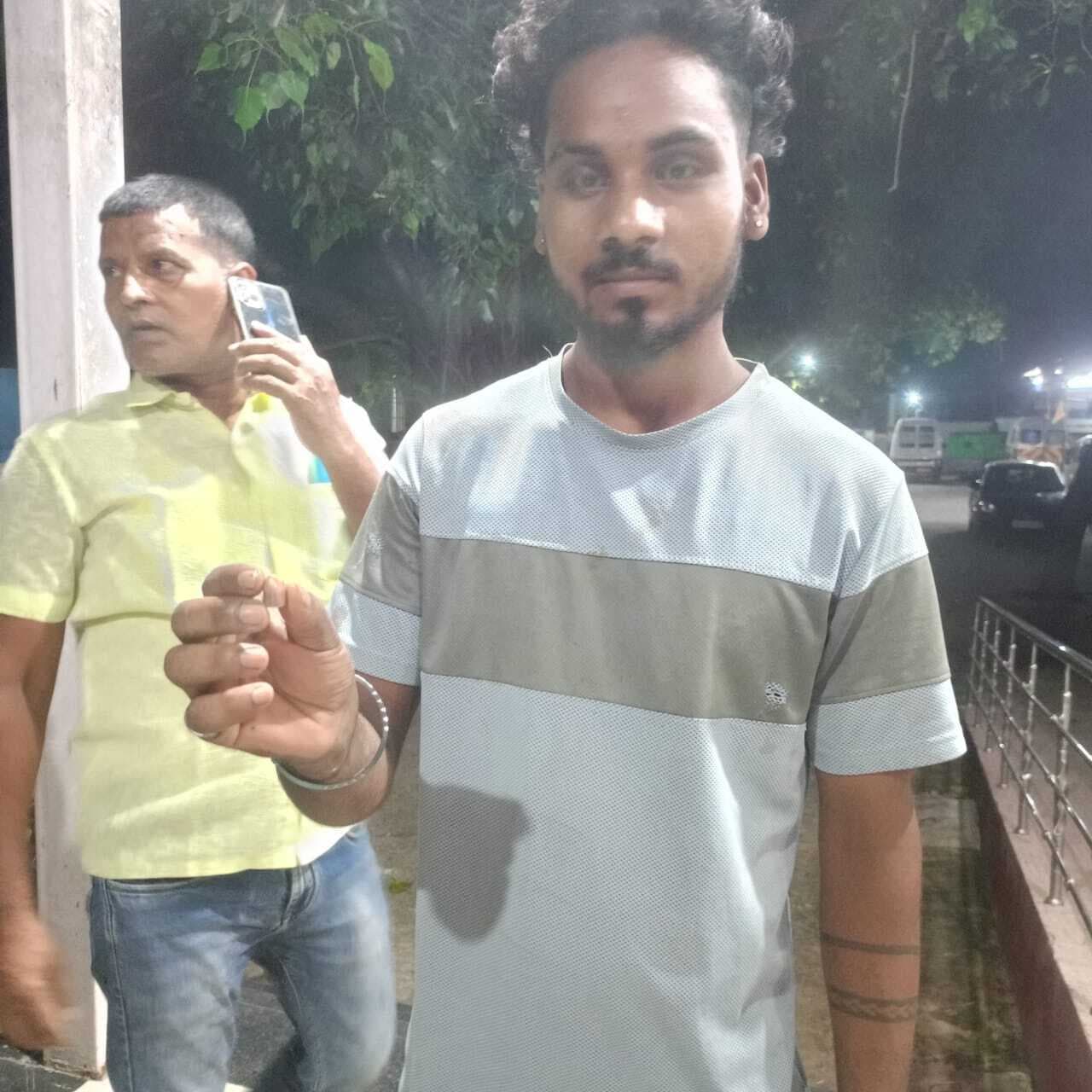 प्री-फैब्रिकेटेड अस्पताल में अपराधियों की गोलीबारी, बाल-बाल बचे कर्मचारी