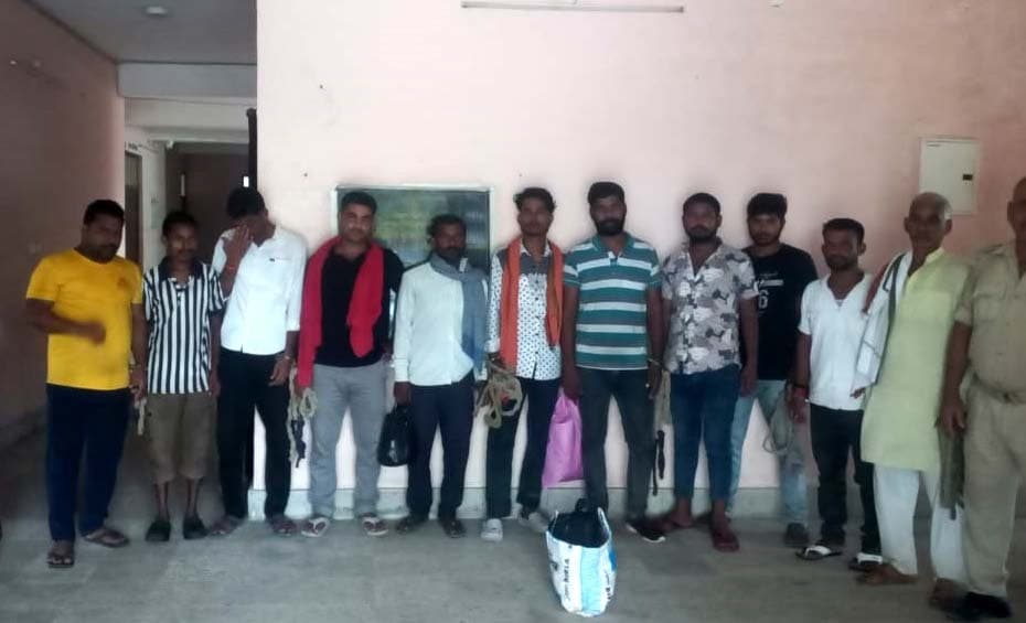 देसी शराब व बीयर के साथ पांच तस्कर गिरफ्तार, सात शराबी भी धराये