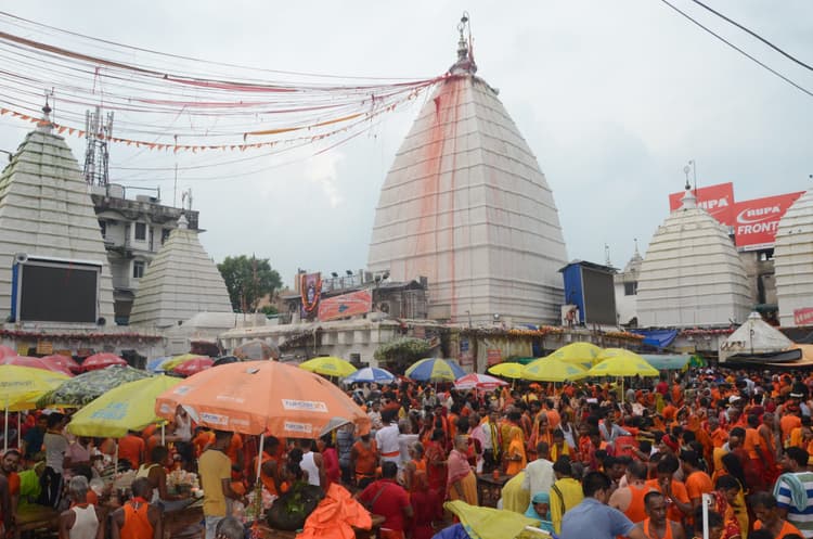 Deoghar News : बांग्ला सावन के अंतिम दिन 60 हजार श्रद्धालुओं ने किया जलार्पण