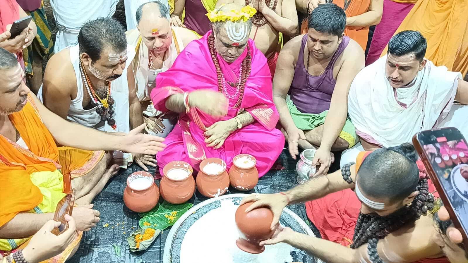 Deoghar News : बाबा मंदिर में मनाया गया दही हांडी उत्सव