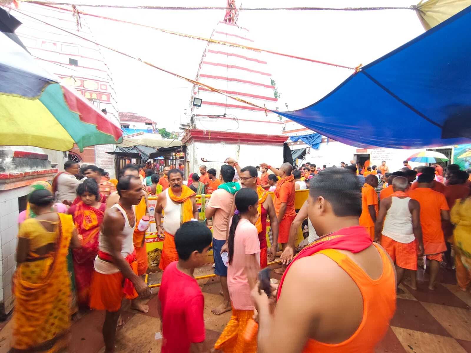 68 हजार कांवरियों ने की फौजदारीनाथ की स्पर्श पूजा