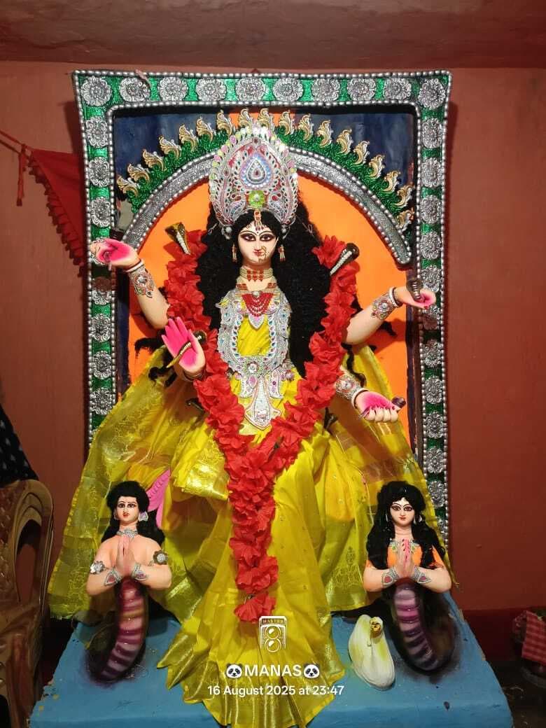 नेपागढ़ कॉलोनी में की जा रही मां मनसा की पूजा