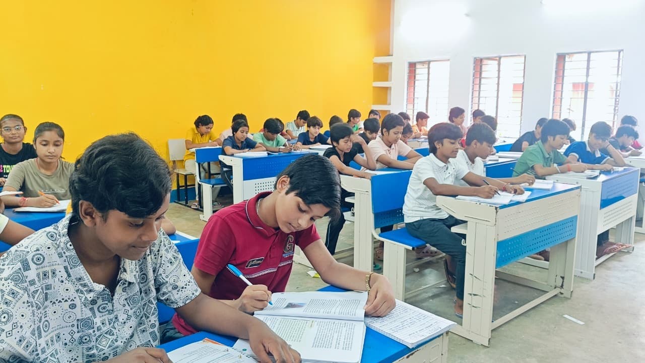 जेएनवी के बच्चों ने नशा मुक्ति के लिए बनायी मानव शृंखला