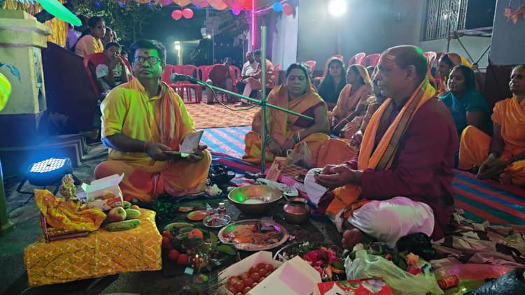 धूमधाम से मनी श्री कृष्ण जन्माष्टमी, नाचे श्रद्धालु