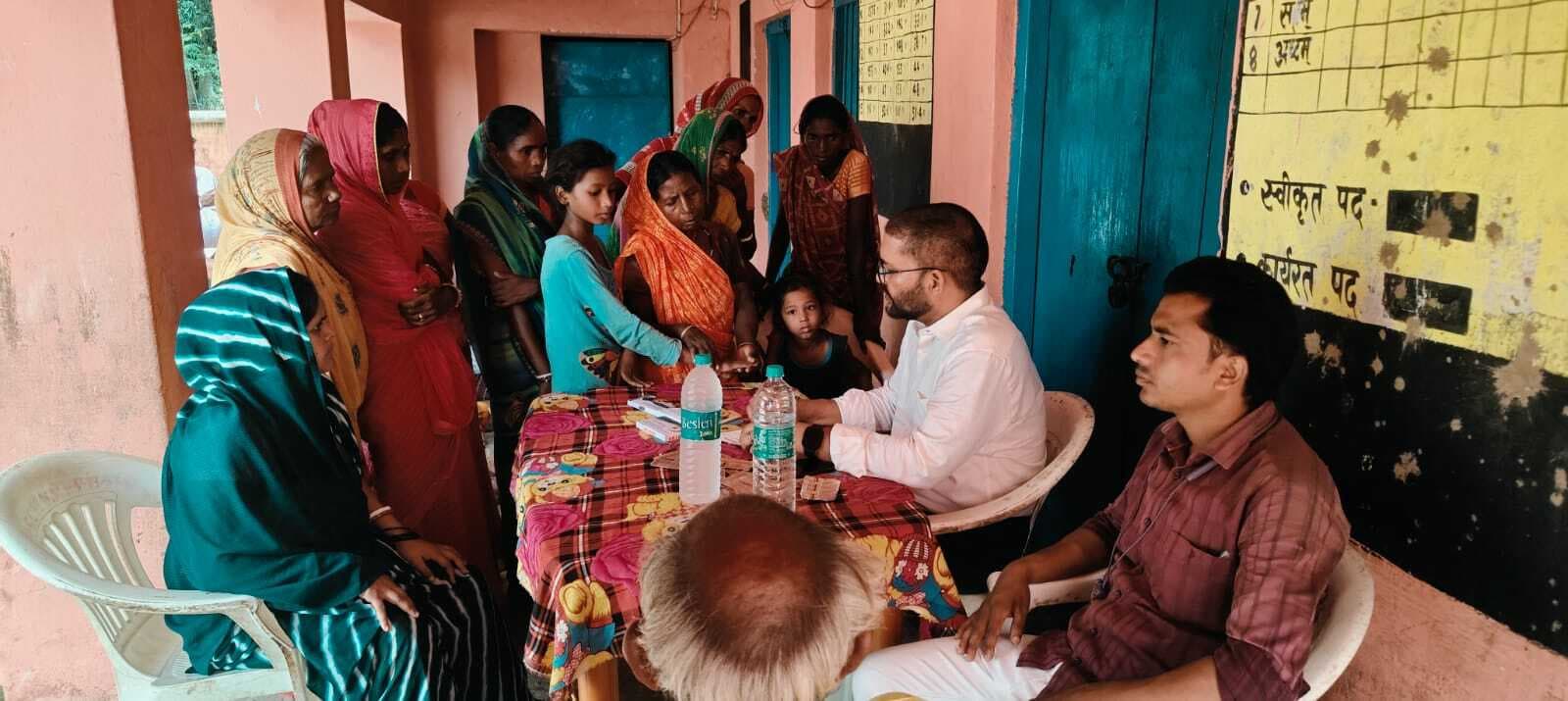 स्वास्थ्य शिविर में हड्डी व नस रोग से पीड़ितों की हुई जांच