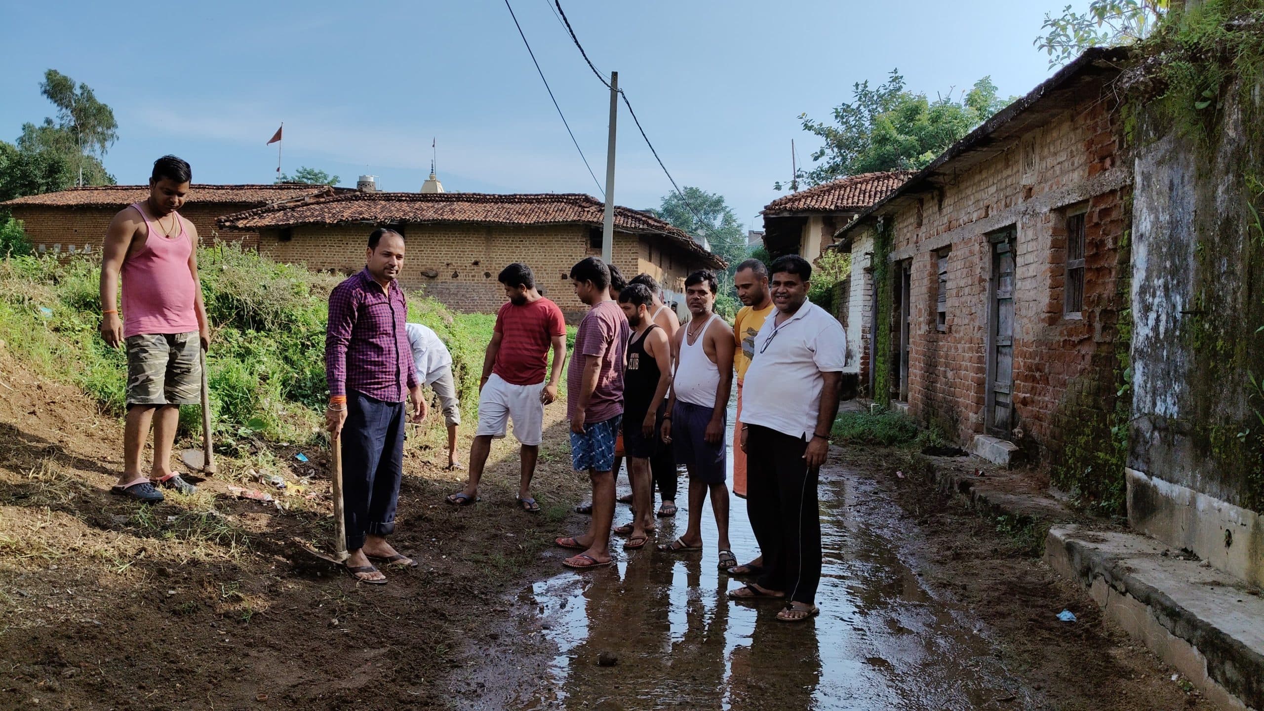 Giridih News :गणेश पूजा समिति रेंबा ने चलाया स्वच्छता अभियान