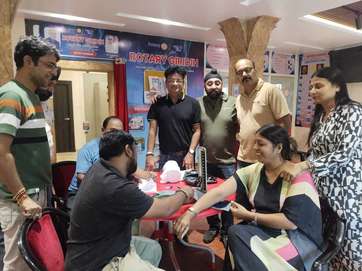 Giridih News :रोटरी नेत्र चिकित्सालय में स्वास्थ्य जांच शिविर का आयोजन