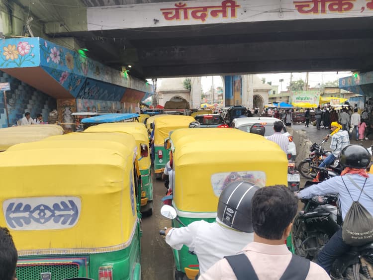 Kaimur News : वनवे ट्रेफिक नियम का नहीं हो रहा पालन, रोड पर लग रहा जाम