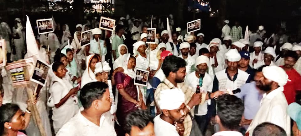 Chaibasa News : एनएनएम को न्याय दिलाने की मांग पर दो घंटे तक थाना घेरा