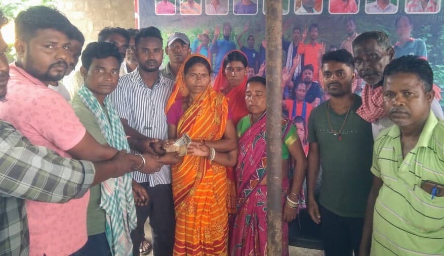 Bokaro News : काम चालू करने की मांग को लेकर मजदूरों का प्रदर्शन