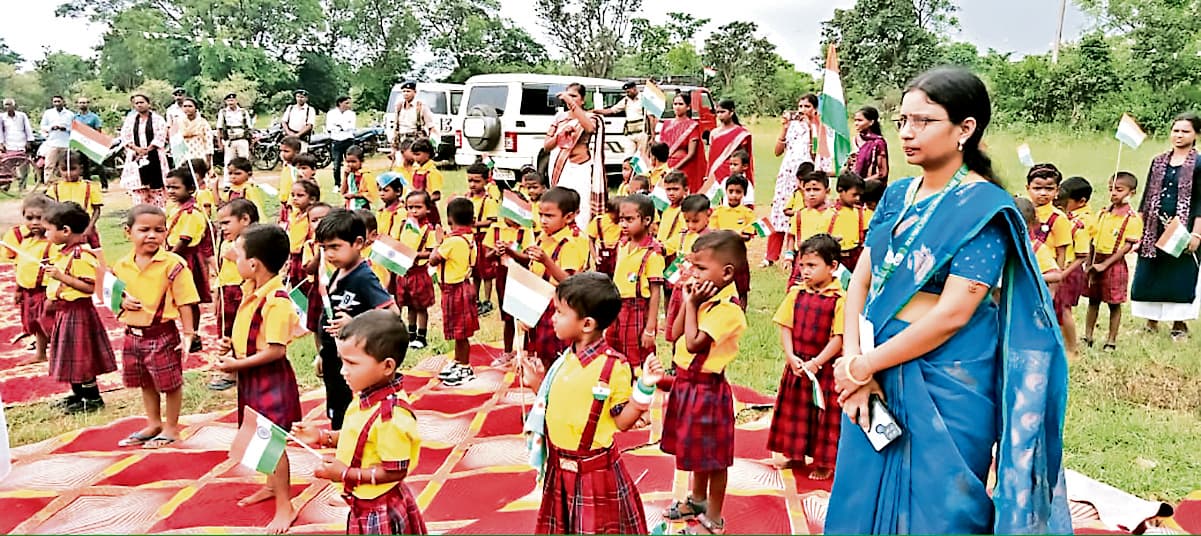 Chaibasa News : ईमानदारी से मेहनत करें, सफलता मिलेगी