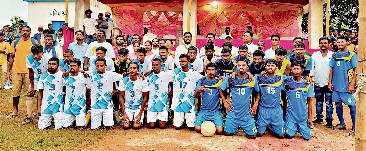 Seraikela Kharsawan News : डीटी ब्रदर्स को हरा रोलेक्स एफसी बना विजेता