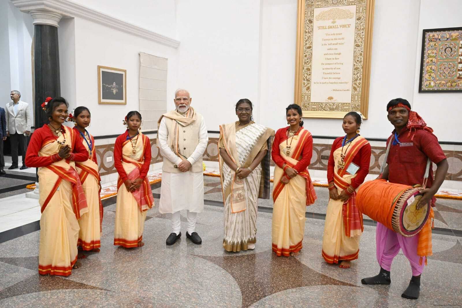 East Singhbhum News : राष्ट्रपति व प्रधानमंत्री ने पाता झुमुर की प्रस्तुति को सराहा