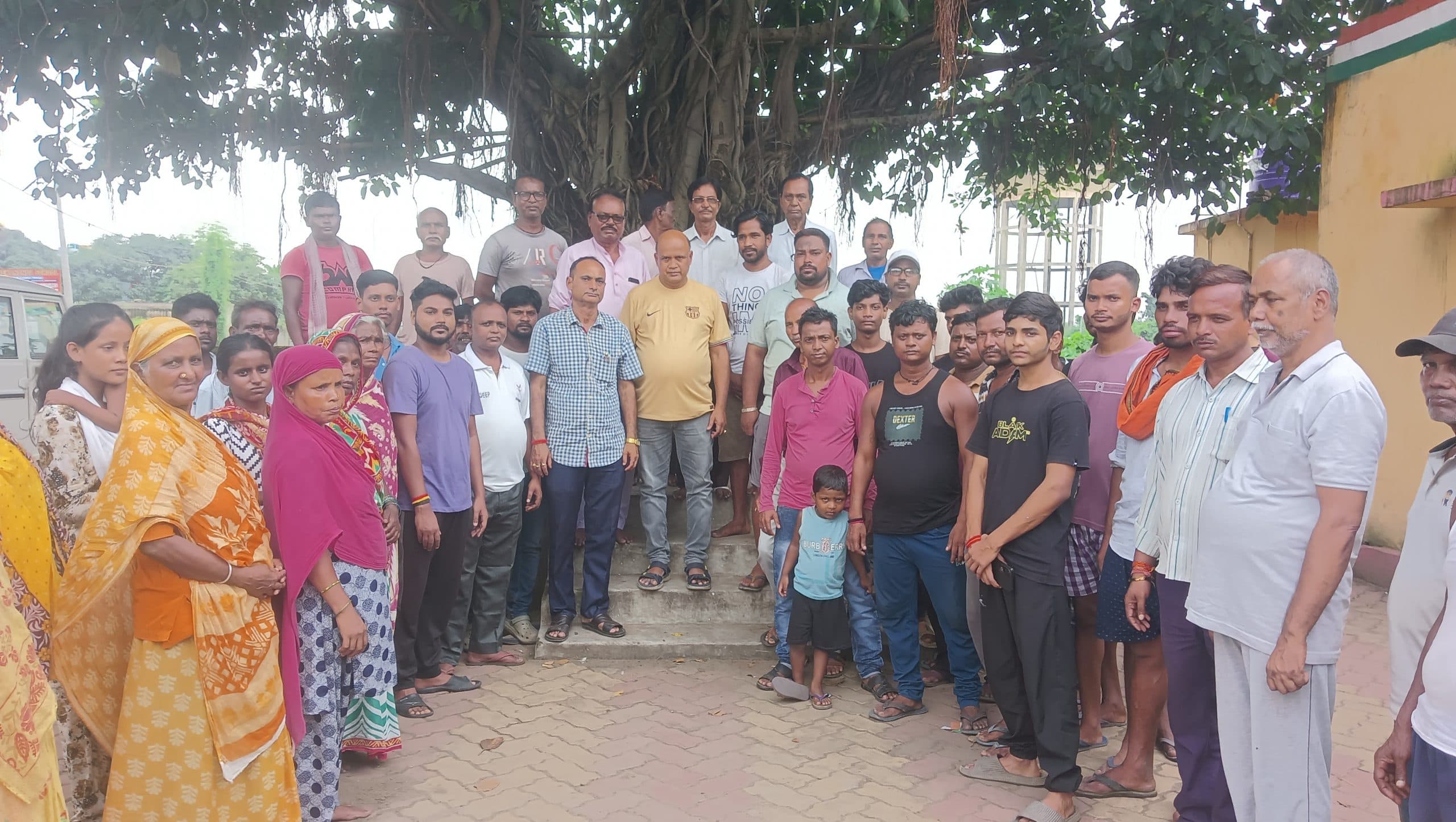 Dhanbad News: ग्रामीणों की समस्याओं से रूबरू हुए निरसा विधायक