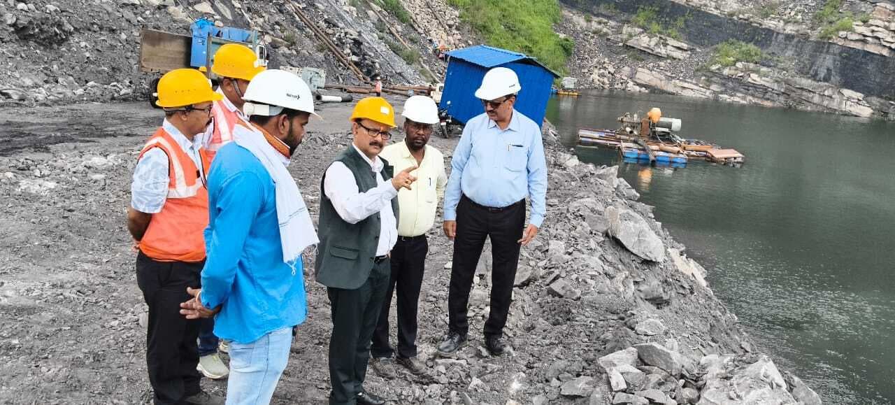 Dhanbad News: डीटी ने किया कतरास क्षेत्र की खदानों का निरीक्षण