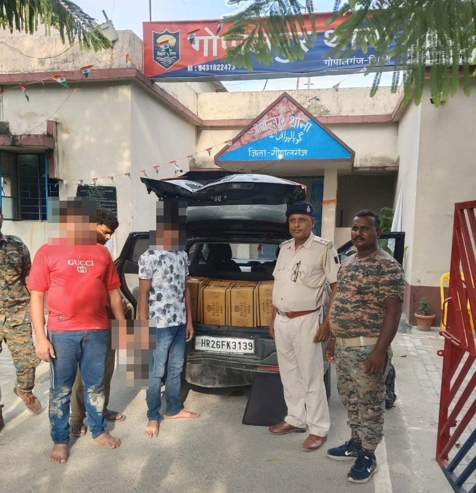 पुलिस ने 1435 लीटर शराब के साथ पांच तस्करों को किया गिरफ्तार, दो कार और स्कॉर्पियो जब्त