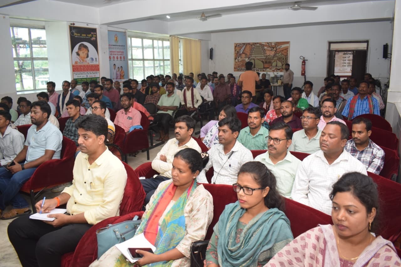 एसपी पांच प्रतिशत का छिड़काव हर घर में करें सुनिश्चित : डीसी