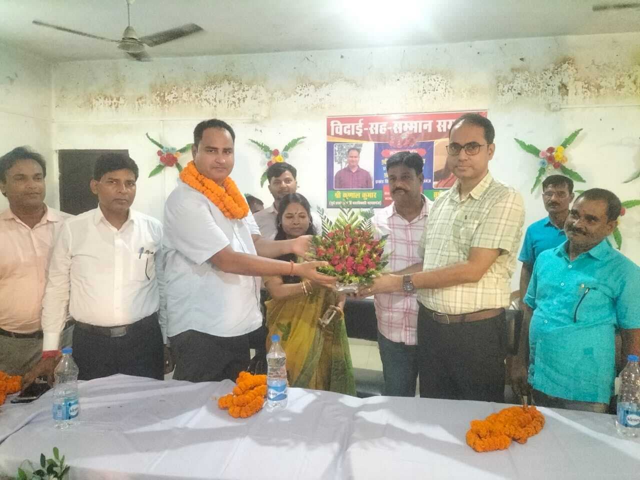 स्थानांतरण पर एमओ को दी गयी विदाई