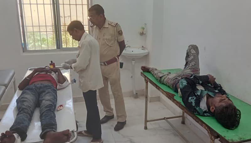 पिकअप से टक्कर में बाइक सवार दो युवक घायल, हालत गंभीर