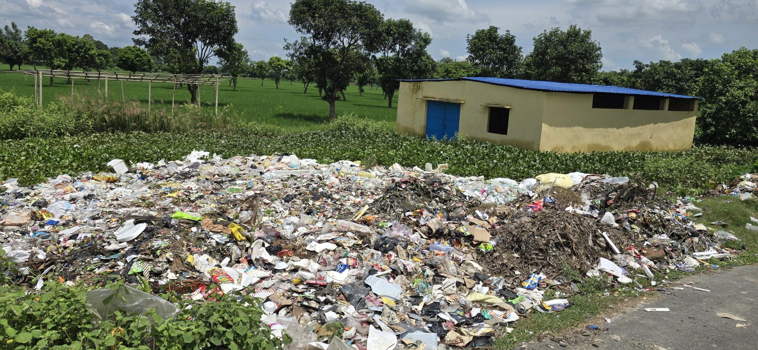 आजमनगर में लोहिया स्वच्छ बिहार अभियान की उड़ रही धज्जियां