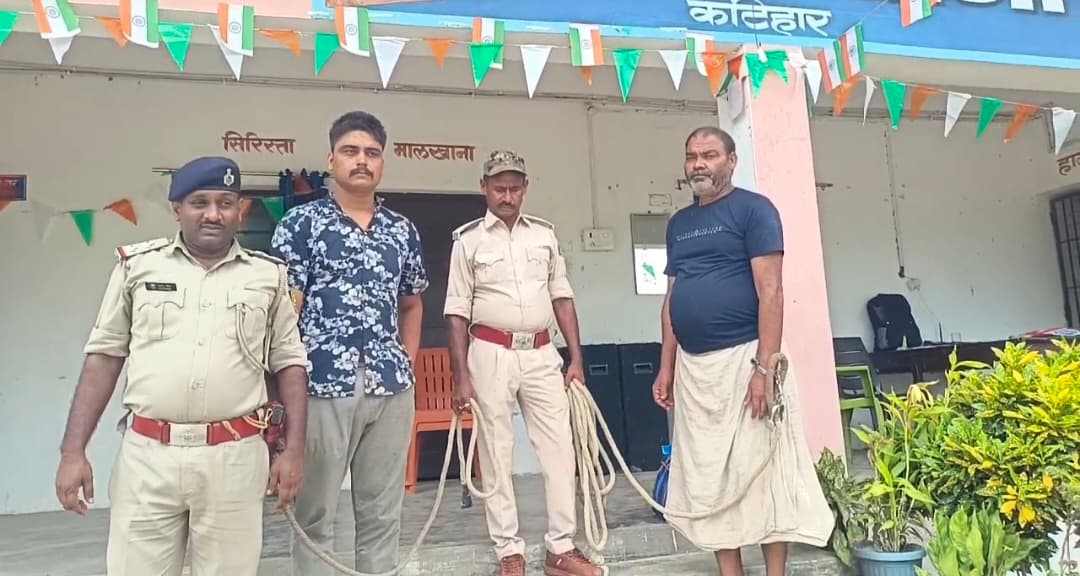 पुलिस ने शराब तस्करी कर रहे पिता-पुत्र को किया गिरफ्तार