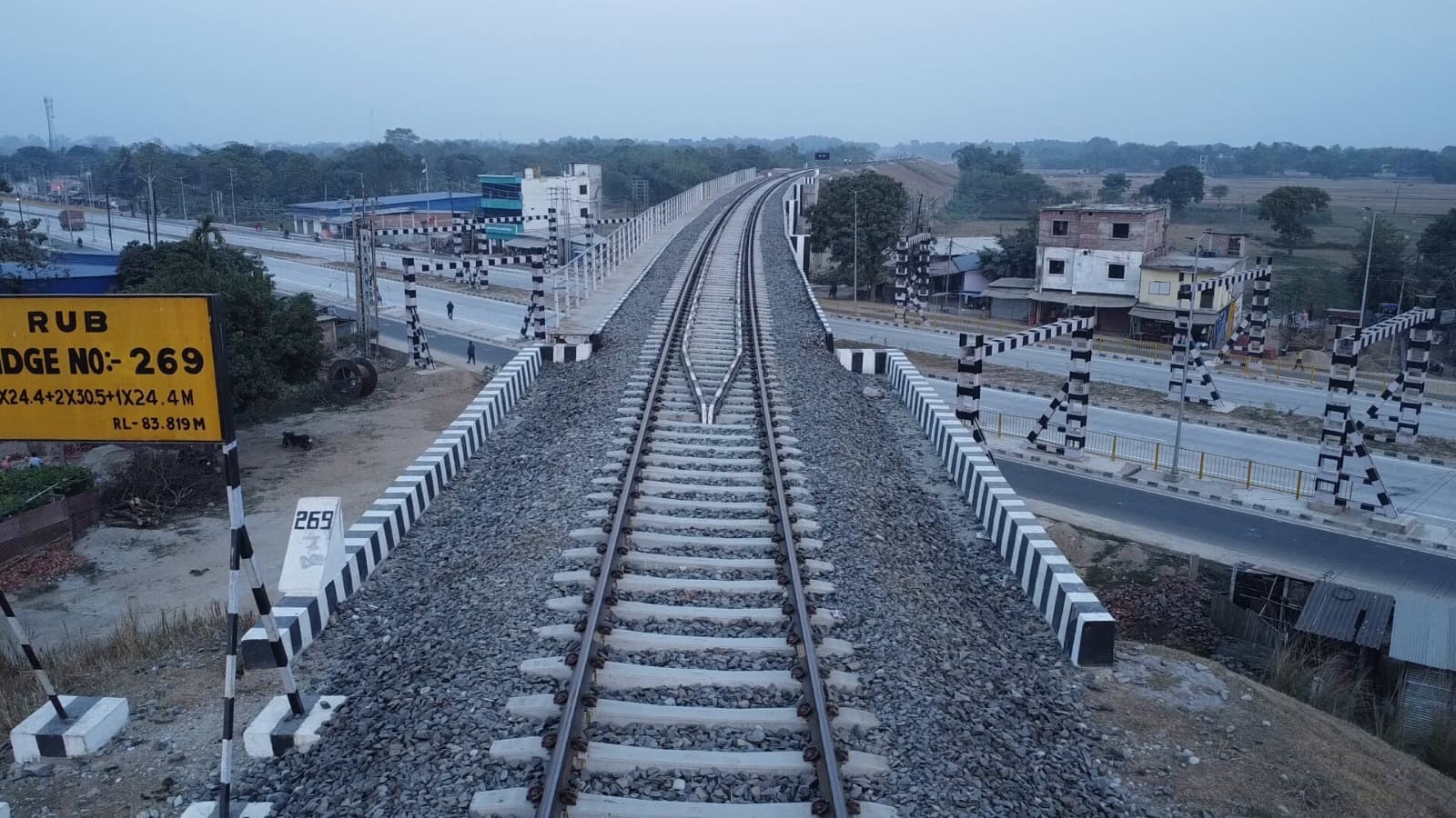 गलगलिया-अररिया पर ट्रेन के परिचालन का  इंतजार