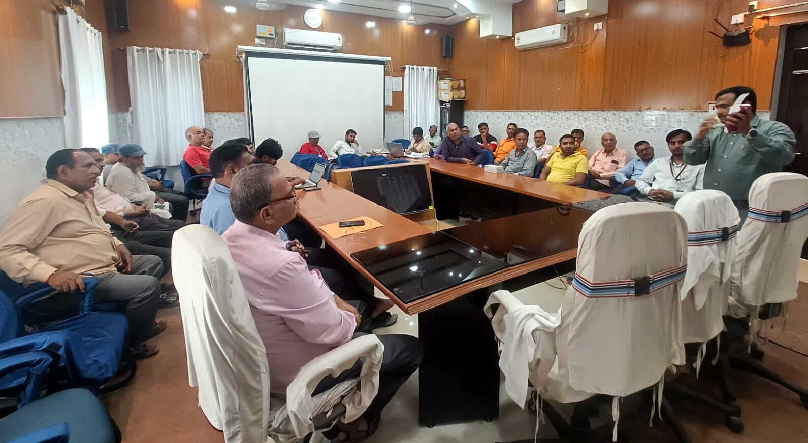 ट्रेनिंग खत्म: आज से स्वाइप मशीन के साथ घर-घर जायेंगे तहसीलदार, कार्ड से भी जमा होगा प्रॉपर्टी टैक्स