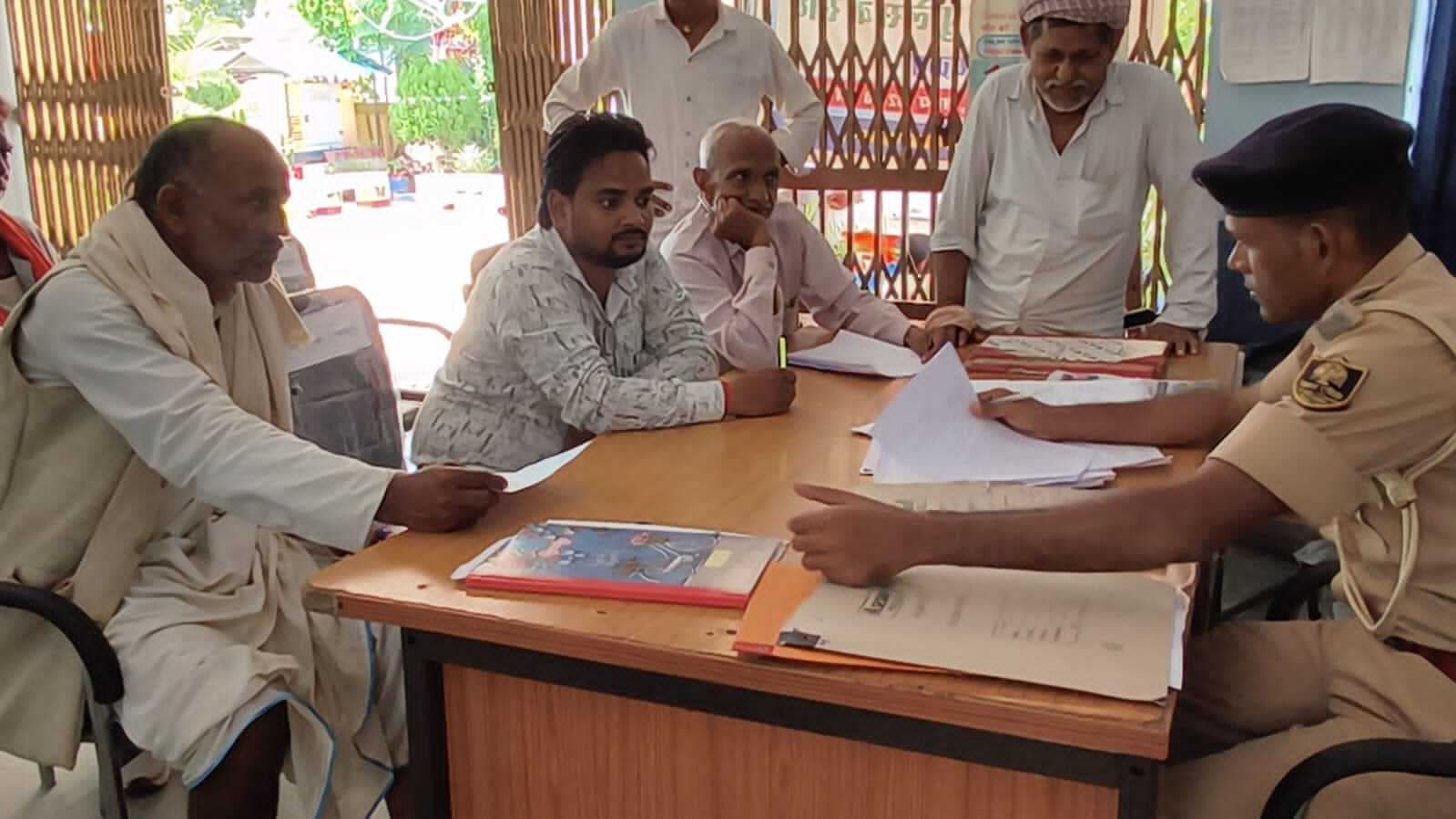 दिनदहाड़े वन विभाग के समीप खड़ी हल सहित ट्रैक्टर ले भागे चोर