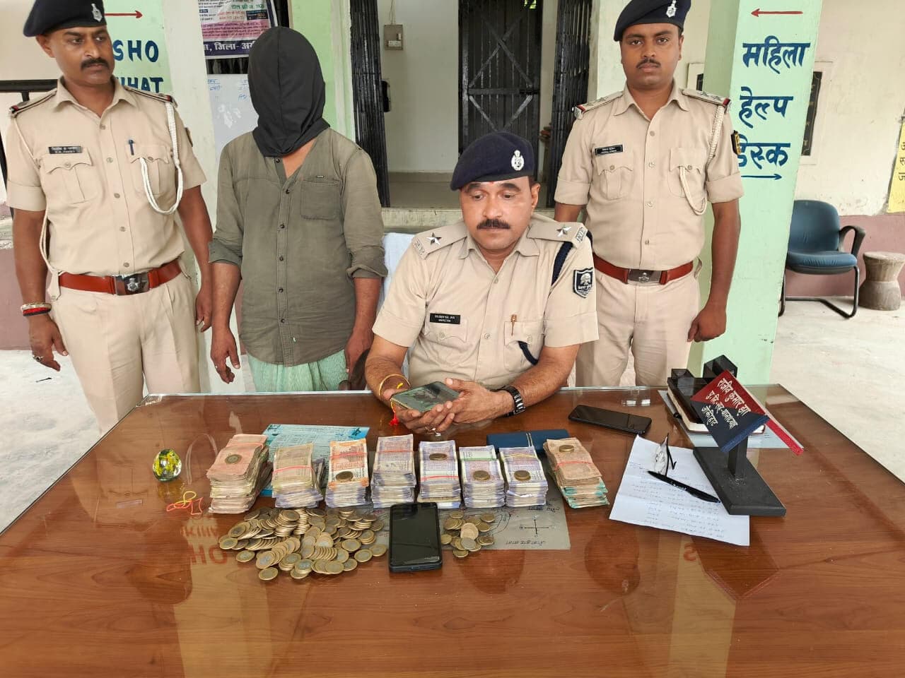 चोरी के रुपये बरामद , आरोपित गिरफ्तार