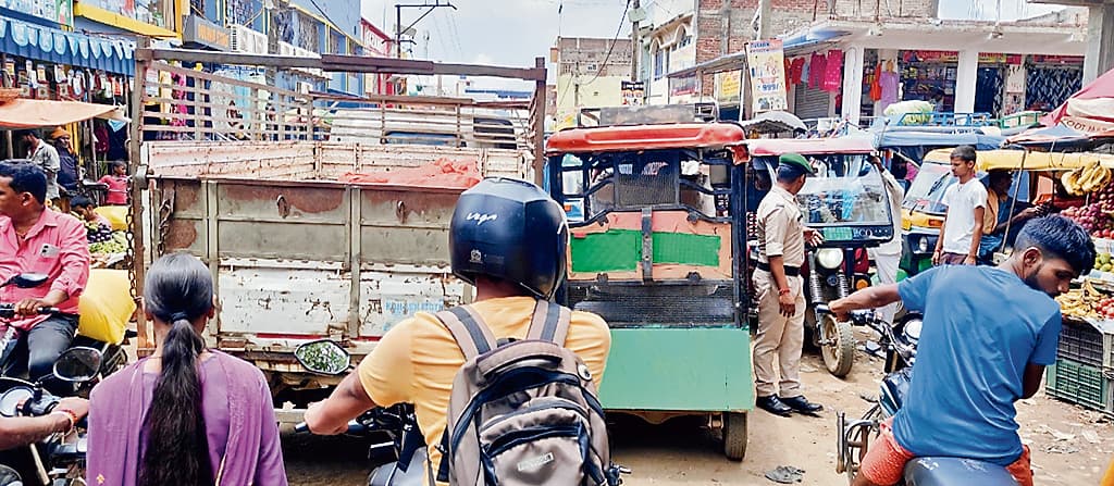 जाम से नहीं मिल रही निजात, लोग है परेशान