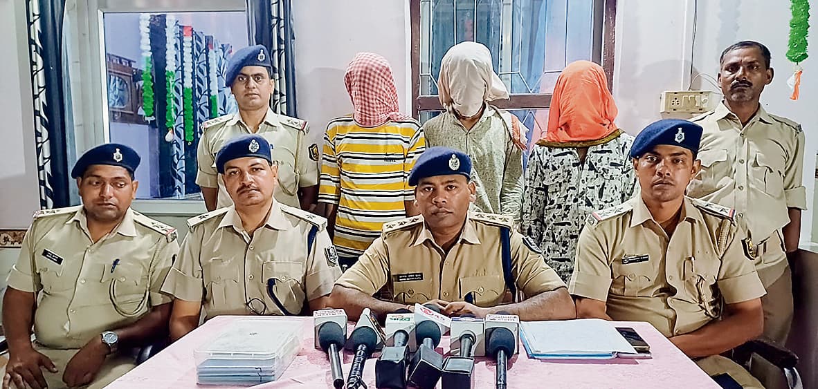 Gopalganj News : घर से बुलाकर झरही नदी किनारे मंदिर के पास लाल बहादुर को मारी गयी थी गोली, स्थिति अब भी गंभीर