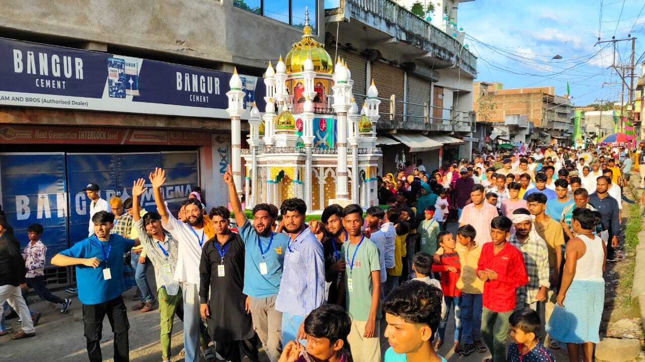 चेहल्लुम पर तीनपहाड़ में निकाला गया अखाड़ा जुलूस