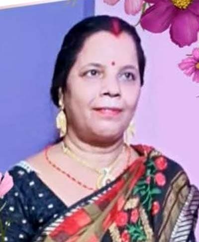 प्लेटफॉर्म से गिरकर महिला शिक्षक की मौत