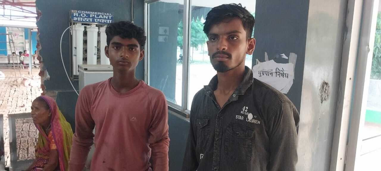 शराब के दो तस्कर गिरफ्तार, टोटो हुआ जप्त