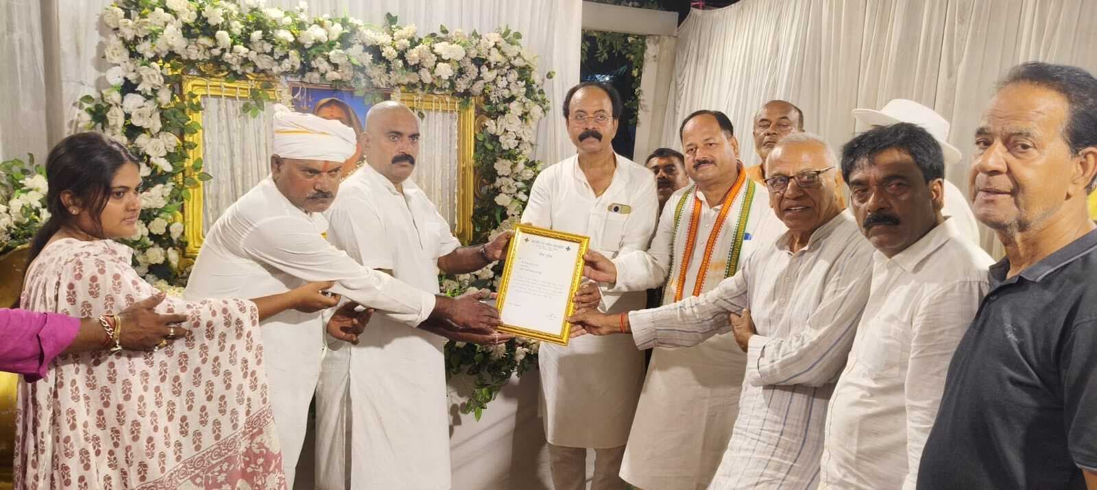 रेडक्रॉस ने शोकाकुल परिवार को सौंपा शोक पत्र