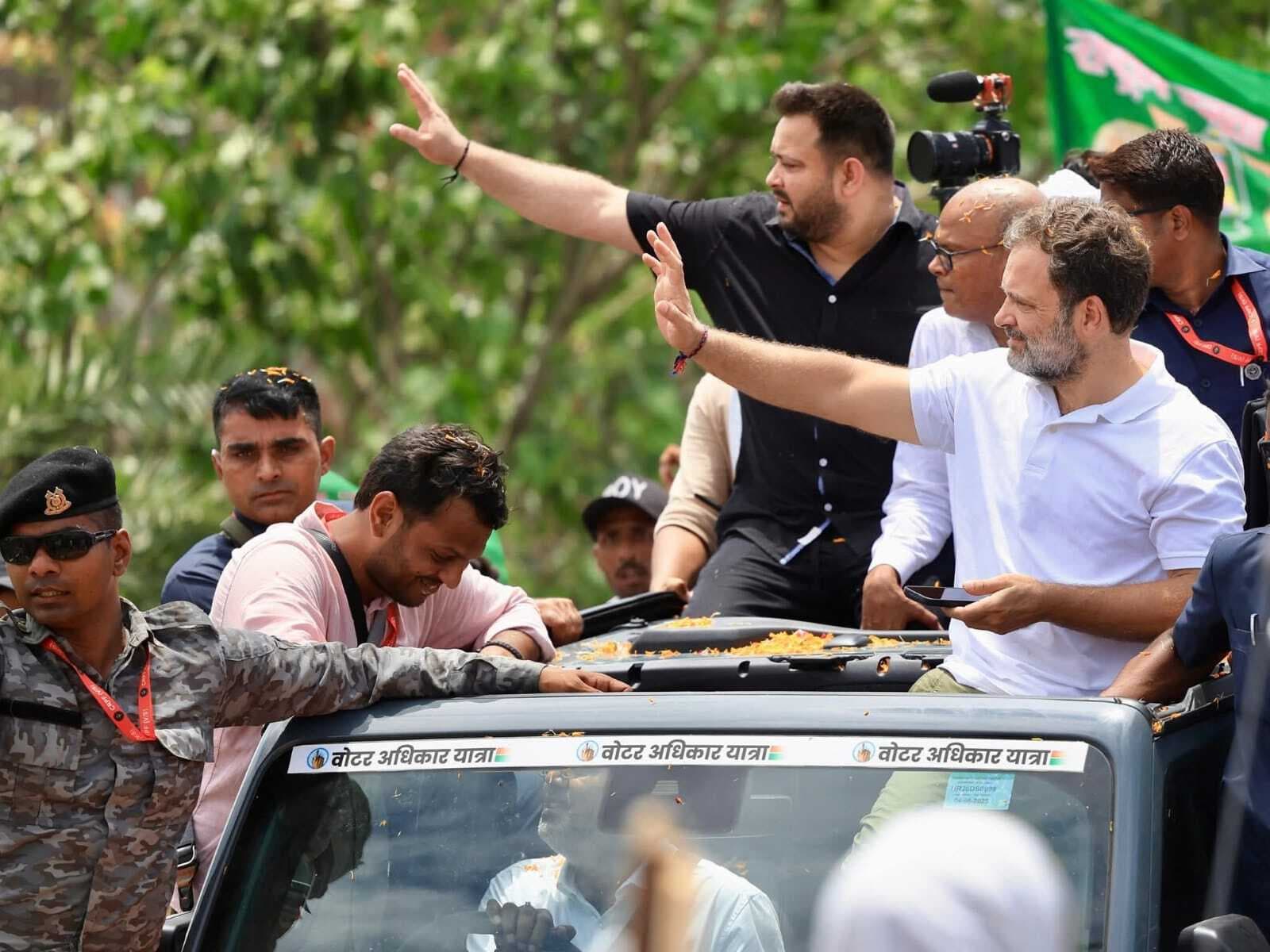 Aurangabad News : रफीगंज में राहुल व तेजस्वी ने किया रोड शो