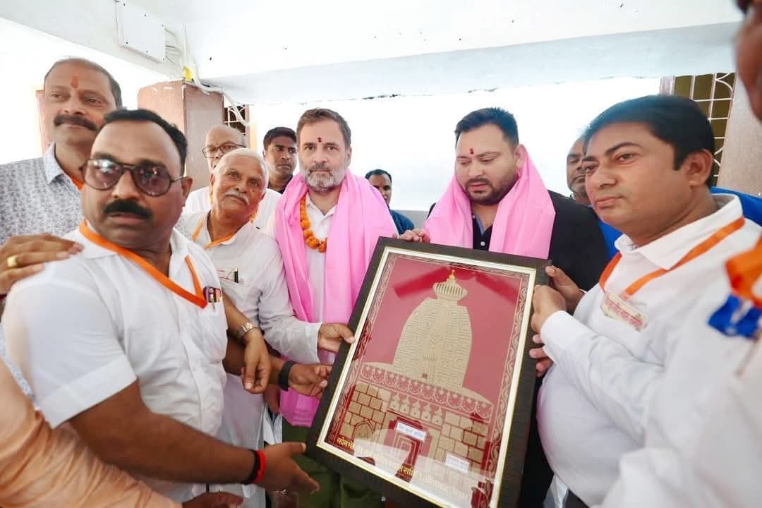 Aurangabad News : राहुल व तेजस्वी ने सूर्य मंदिर में टेका मत्था