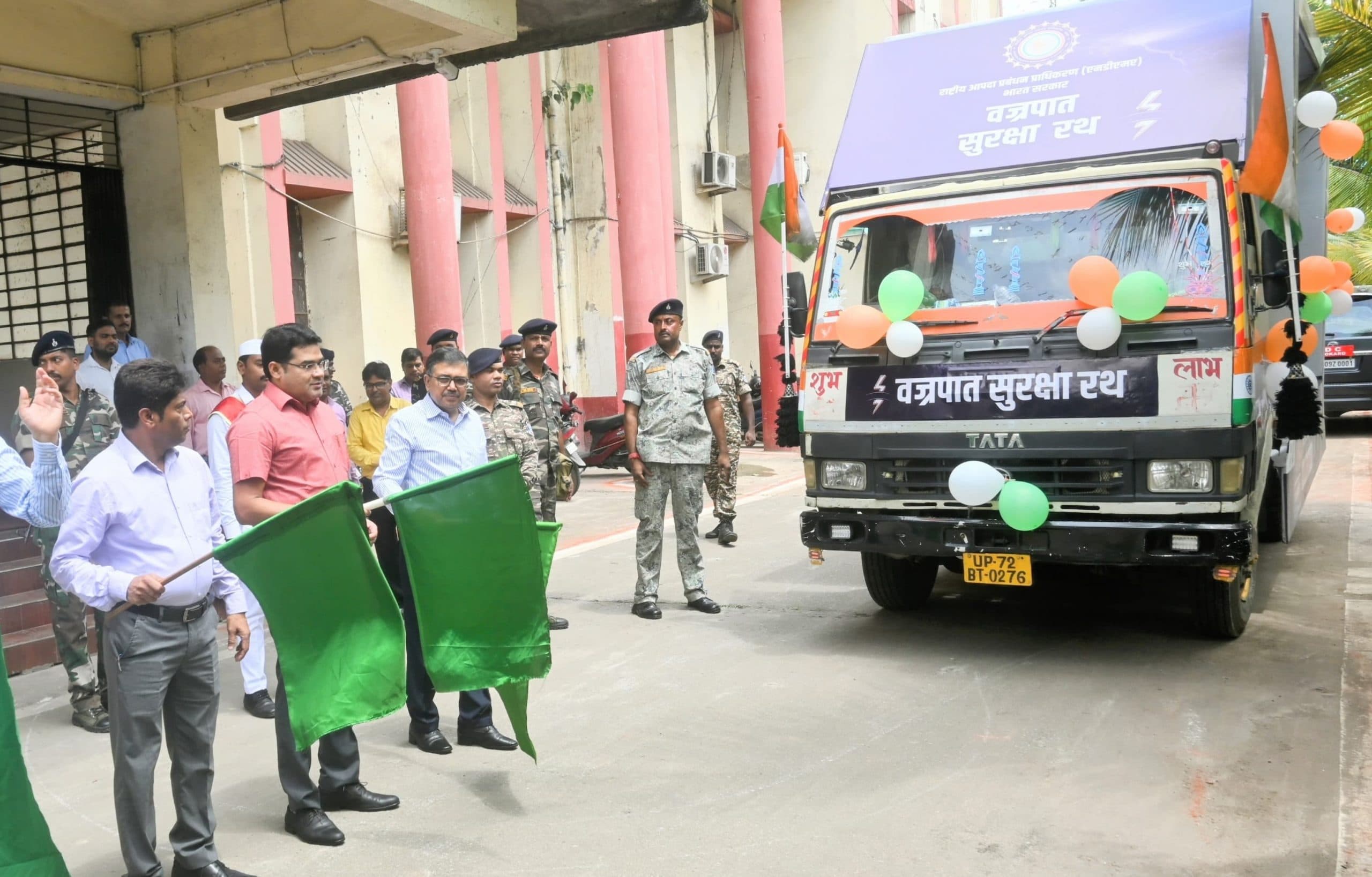 Bokaro News : वज्रपात से बचाव के लिए सतर्कता जरूरी : उपायुक्त