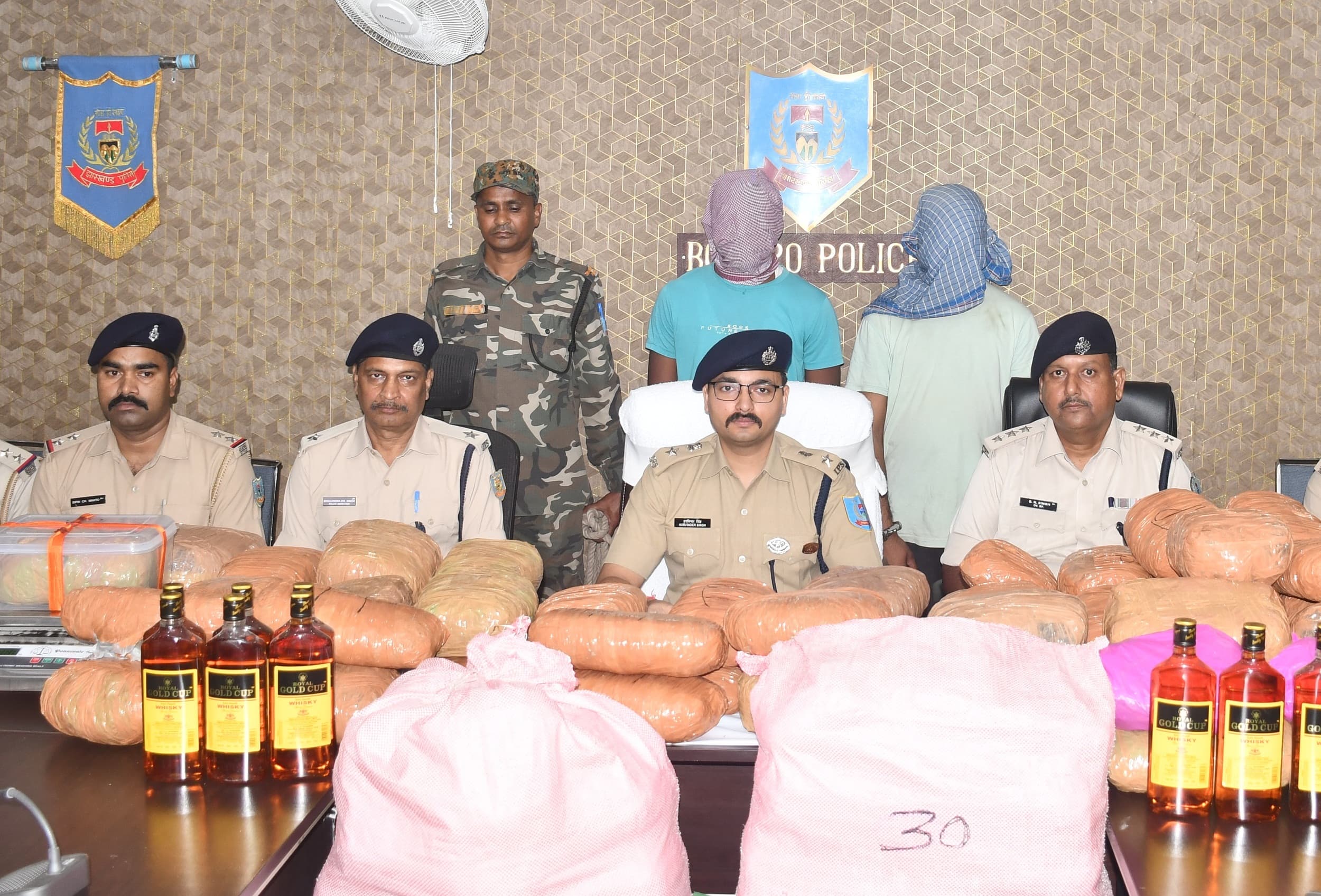 Bokaro News : बोकारो में 15 लाख रुपये मूल्य का 152 किलो गांजा बरामद, दो तस्कर गिरफ्तार