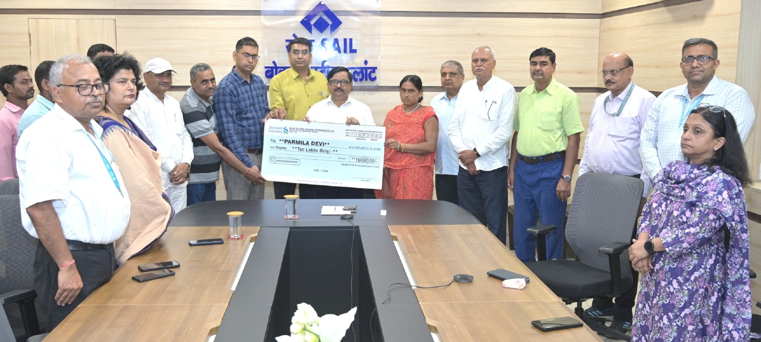 Bokaro News : ठेका श्रमिक के आश्रित को 10 लाख रुपये की बीमा राशि का भुगतान