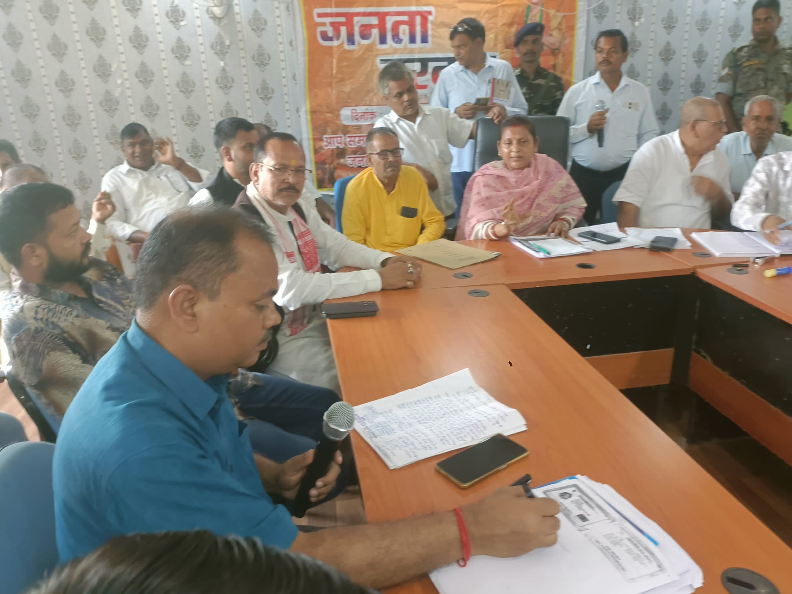 Giridih News :प्रखंड की लचर व्यवस्था पर विधायक ने जतायी नाराजगी