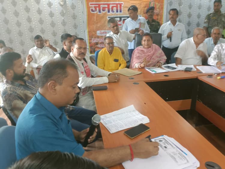 Giridih News :प्रखंड की लचर व्यवस्था पर विधायक ने जतायी नाराजगी