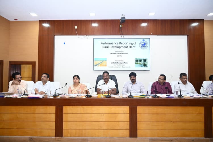 Bhubaneswar News: परियोजनाएं समय पर पूरी नहीं हुई, तो अधिकारियों पर होगी कार्रवाई : मंत्री