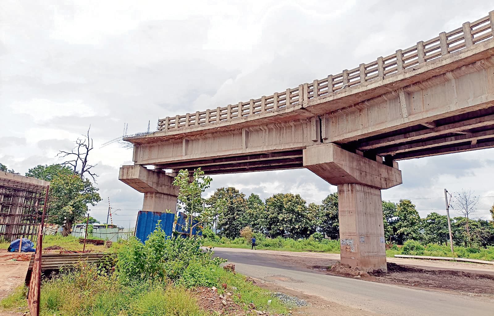 Rourkela News: चार साल से रेल ओवरब्रिज निर्माणाधीन, कुकुड़ा गेट रेल फाटक पर घंटो लग रहा जाम