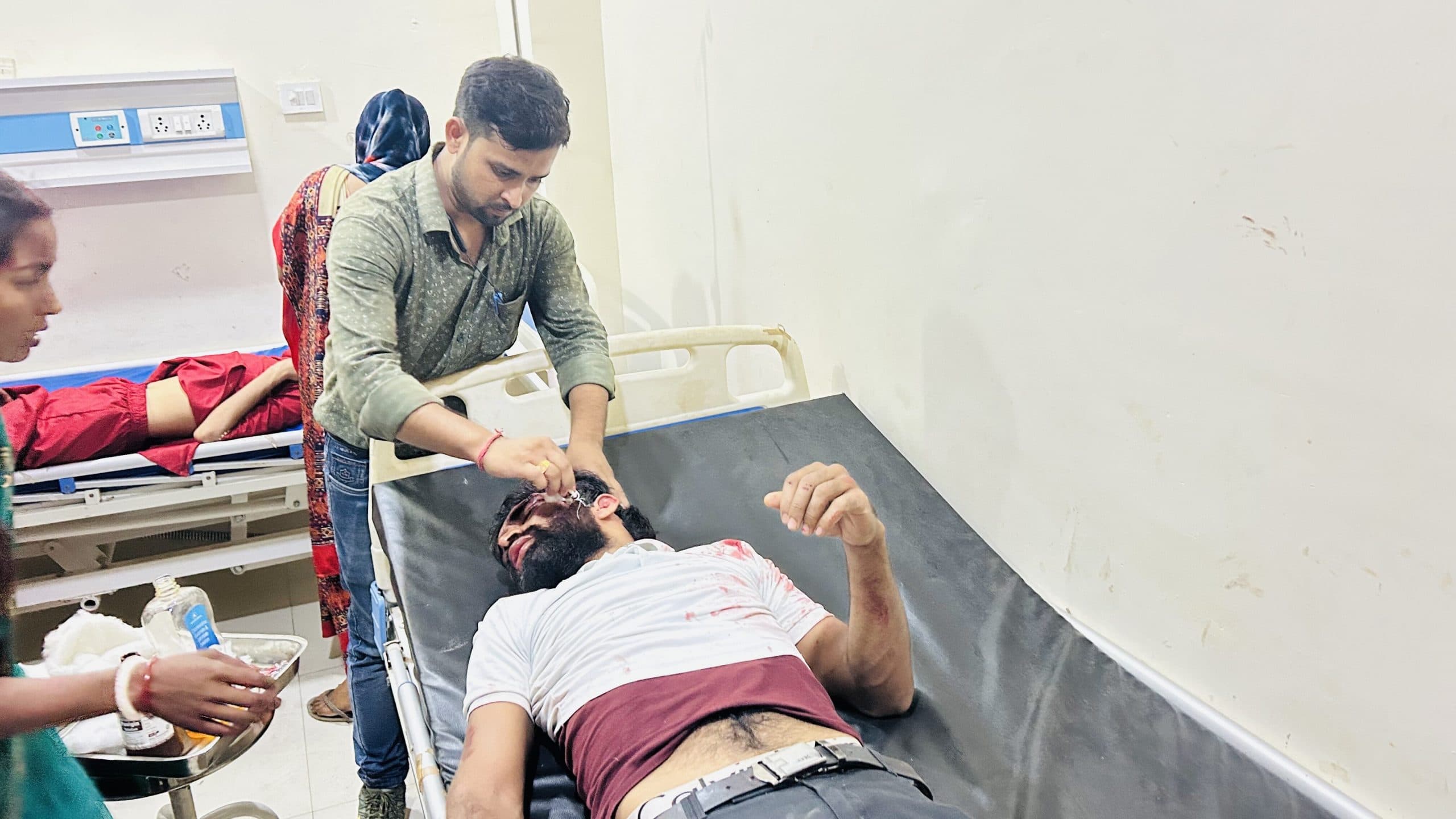 दो बाइक की टक्कर में जीजा-साली गंभीर रूप से घायल