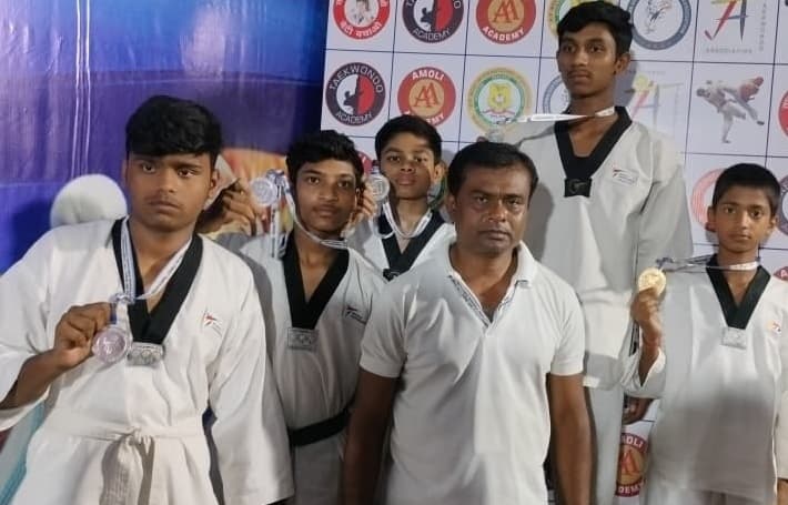Bokaro News : ताइक्वांडो चैंपियनशिप में आदर्श विद्या मंदिर के विद्यार्थियों का शानदार प्रदर्शन