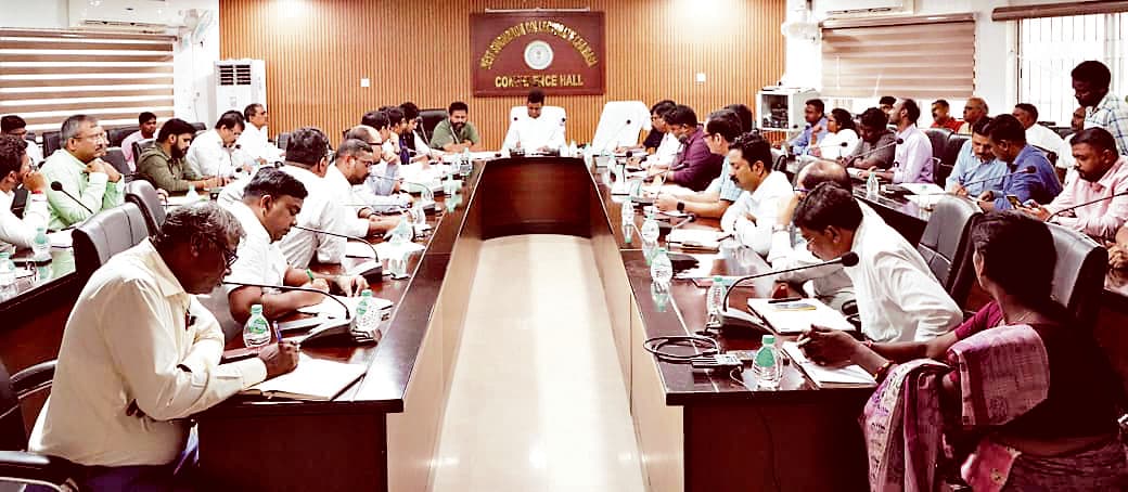 chaibasa news: सीओ व नगर प्रशासक से मांगी नदी, तालाब व जलस्रोत की सूची